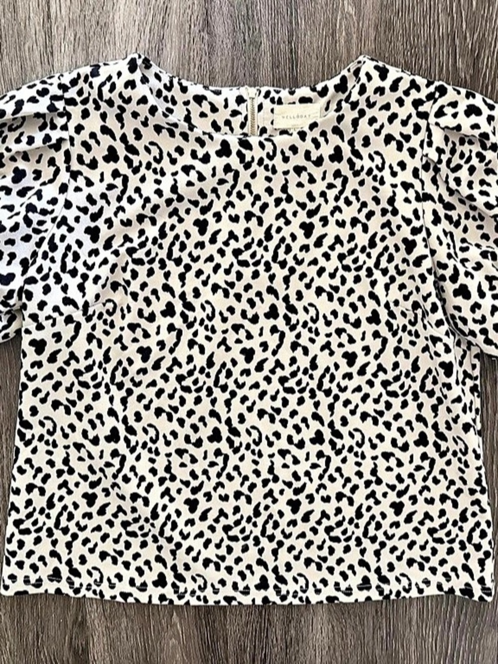 Melloday Leopard Print Puff Sleeve Blouse in White & Black Like New
